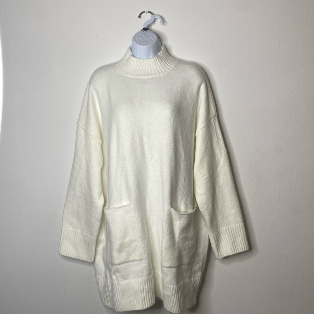 Oversized off white sweater dress with pockets